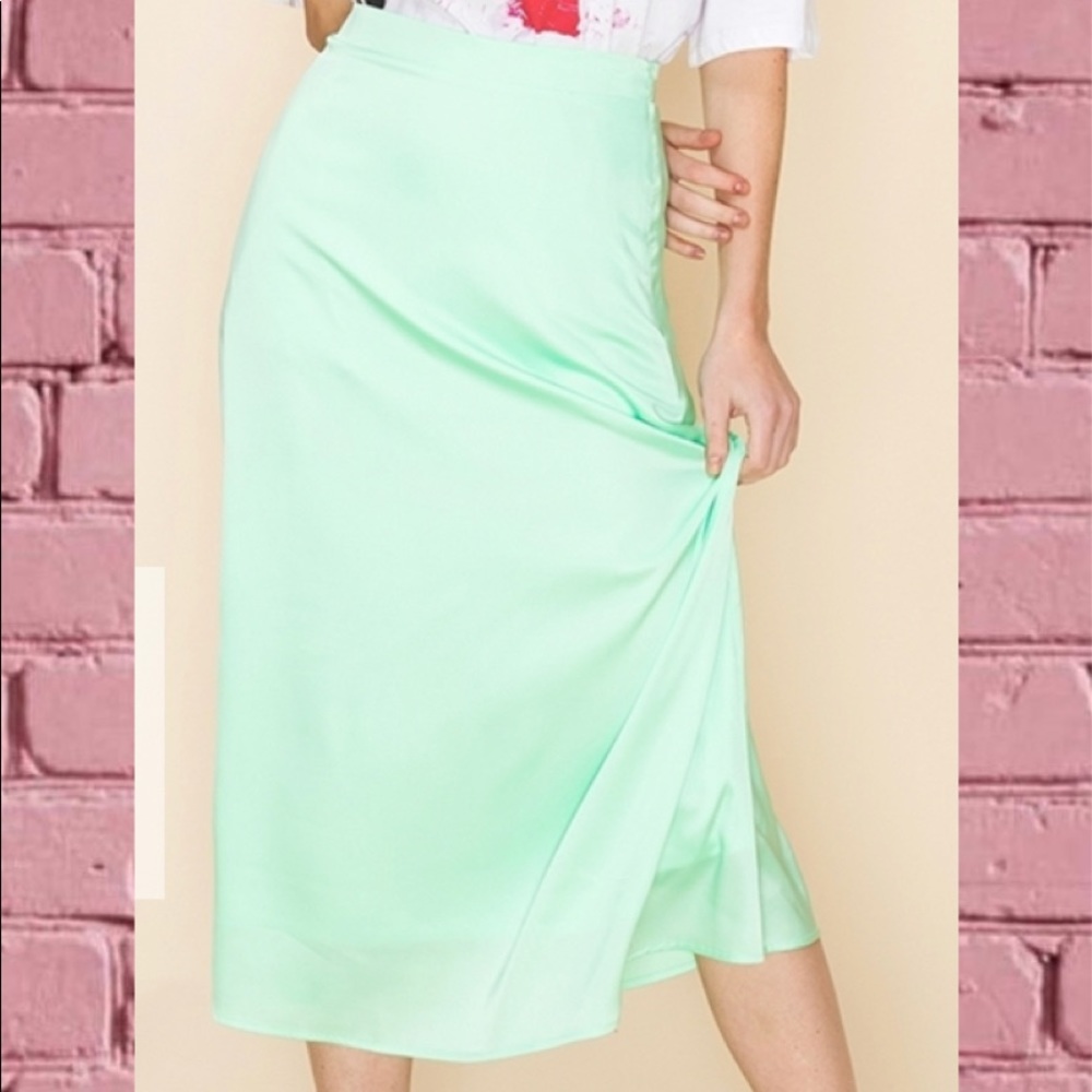 Neon Mint Midii